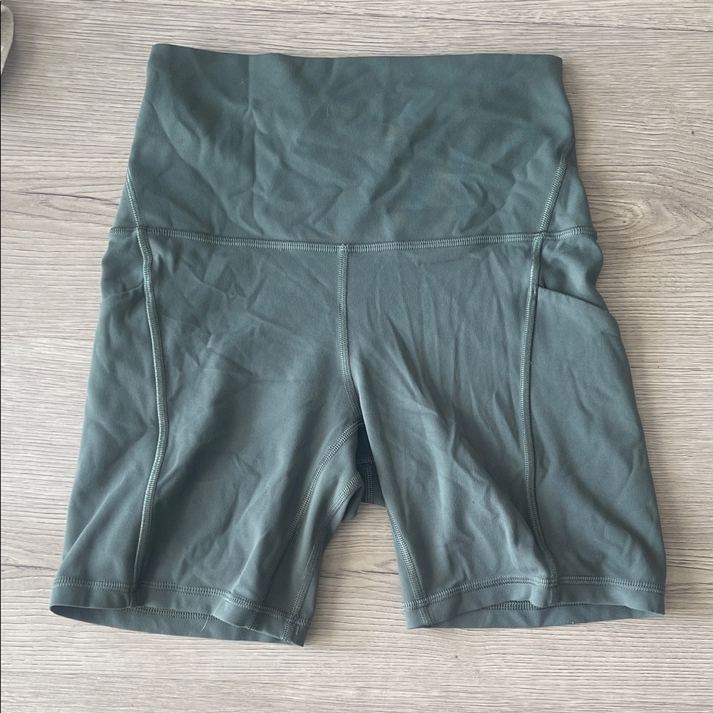 Lululemon Align Shorts (with pockets) - Size 4